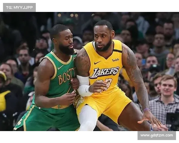 布朗大显身手如何在篮球比赛中提升个人表现与团队协作